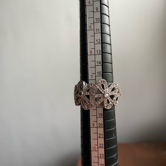 Lia Sophia Ring - Fun Flower Bedazzled Ring - Picture 5 of 5